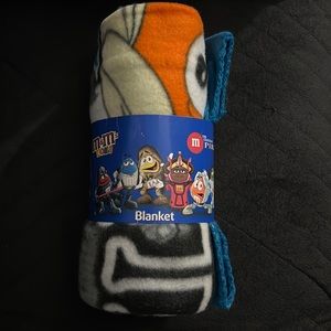 M&M's World Star Wars fleece
limited edition blanket
Size: OS M&M'S